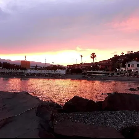 Casa Intera Indipendente Con Giardino Privato Casa vacanze *