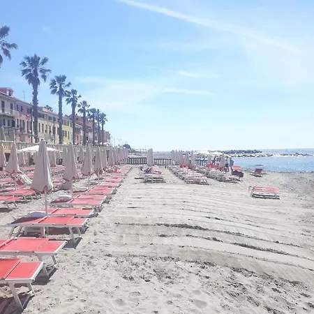 Casa vacanze Casa Intera Indipendente Con Giardino Privato *